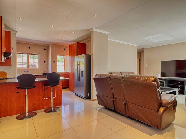 Comment aménager une cuisine ouverte sur le salon pour maximiser l'espace ?